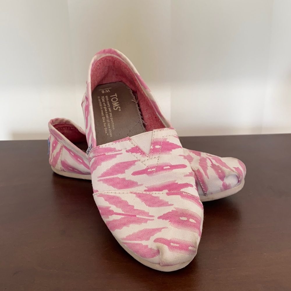 Women’s Toms slide on flats in size 6